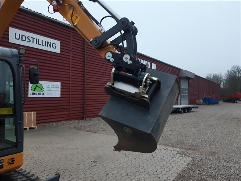 XCMG xe27e - Minikotró: 4 kép. XCMG xe27e - Minikotró: 4 kép.