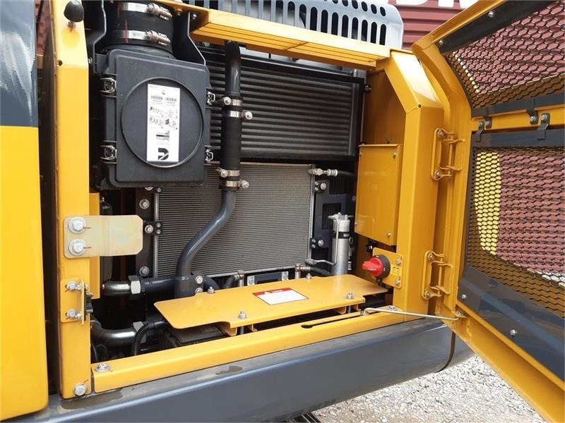 - - - xcmg xe150e - Lánctalpas kotró: 4 kép. - - - xcmg xe150e - Lánctalpas kotró: 4 kép.