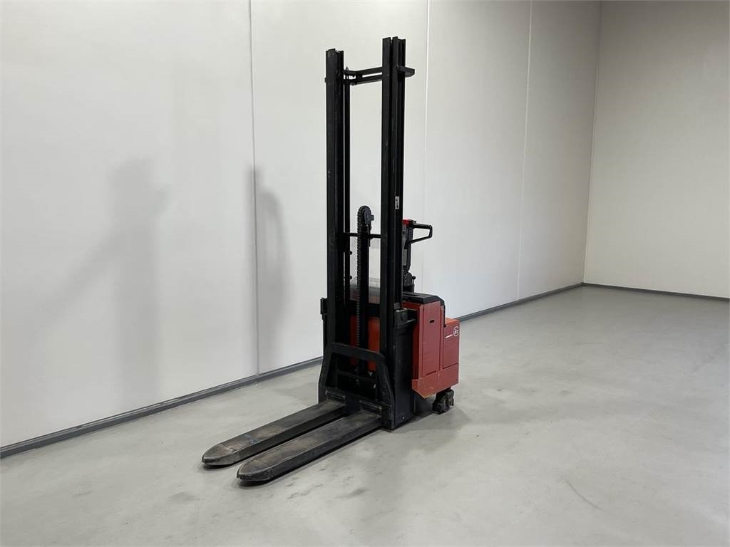 BT LSV 1250/11 - Emelőtargoncá: 3 kép. BT LSV 1250/11 - Emelőtargoncá: 3 kép.