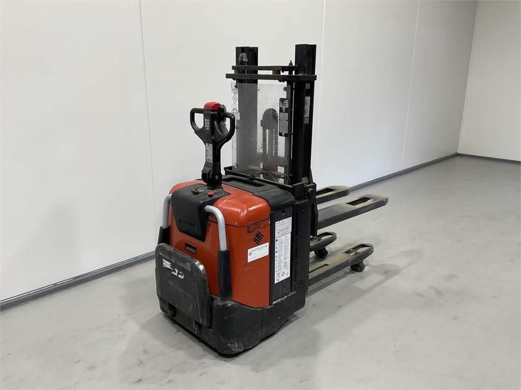 BT SPE125L - Emelőtargoncá: 2 kép. BT SPE125L - Emelőtargoncá: 2 kép.