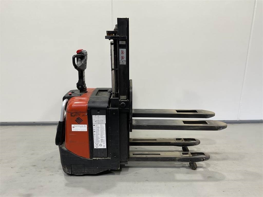 BT SPE125L - Emelőtargoncá: 1 kép. BT SPE125L - Emelőtargoncá: 1 kép.