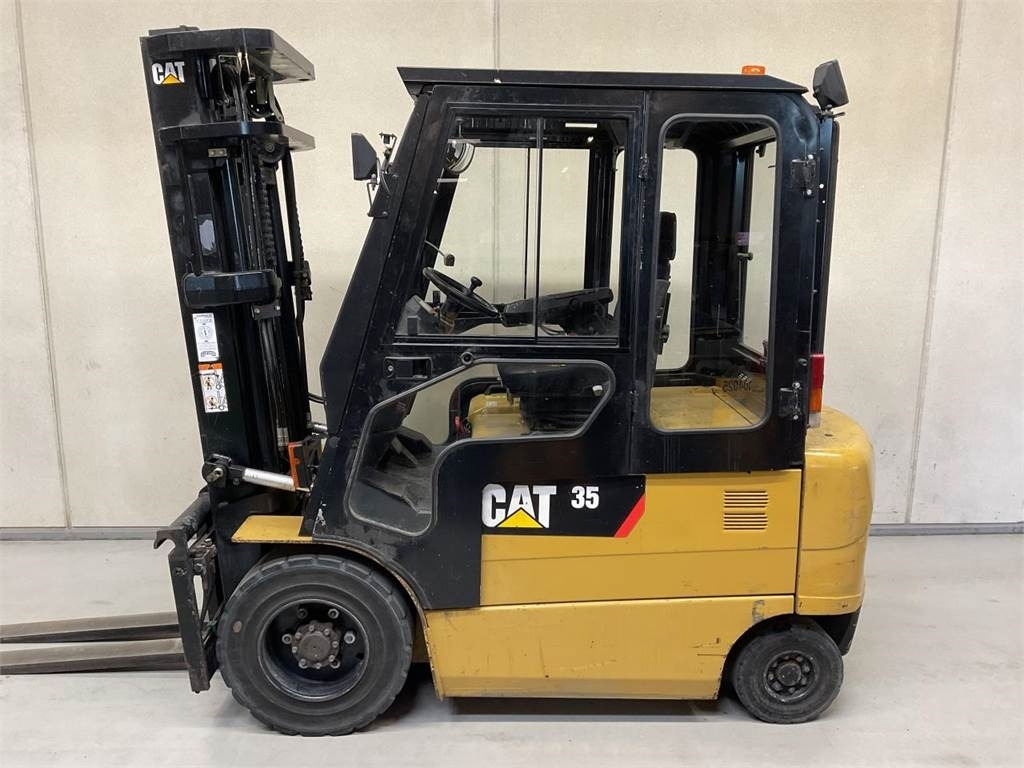 CAT EP35K-PAC - Elektromos targonca: 3 kép. CAT EP35K-PAC - Elektromos targonca: 3 kép.