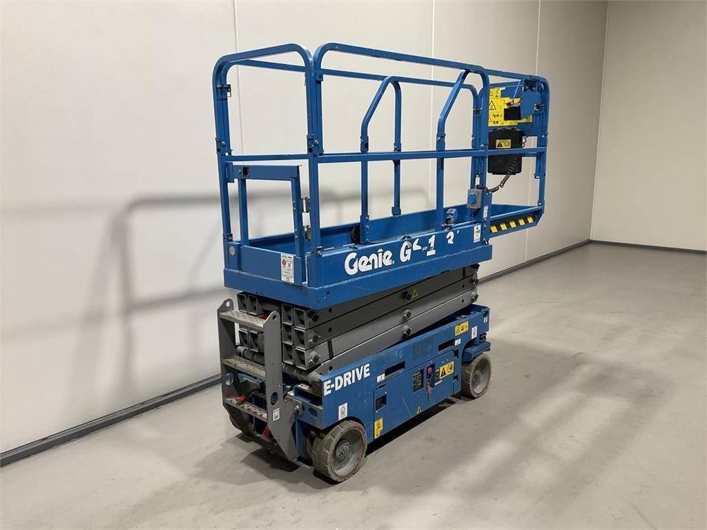 Genie GS-1932 - Ollós emelő: 3 kép. Genie GS-1932 - Ollós emelő: 3 kép.