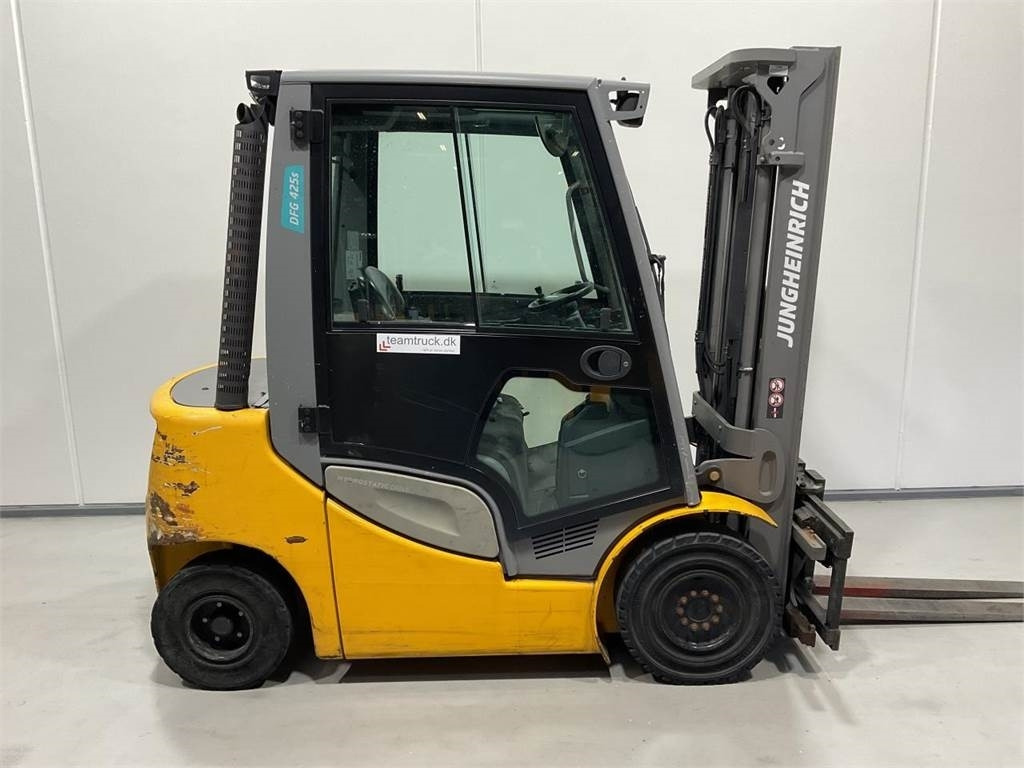 Jungheinrich DFG 425S - Dízel targonca: 1 kép. Jungheinrich DFG 425S - Dízel targonca: 1 kép.