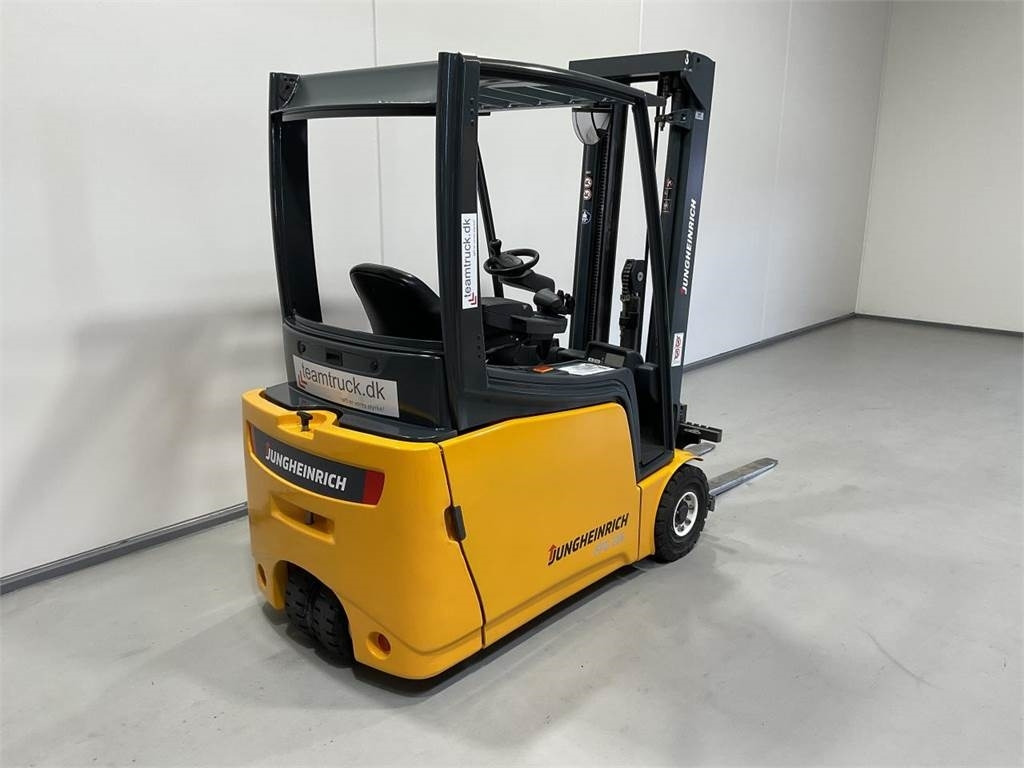 Jungheinrich EFG 216 - Elektromos targonca: 2 kép. Jungheinrich EFG 216 - Elektromos targonca: 2 kép.