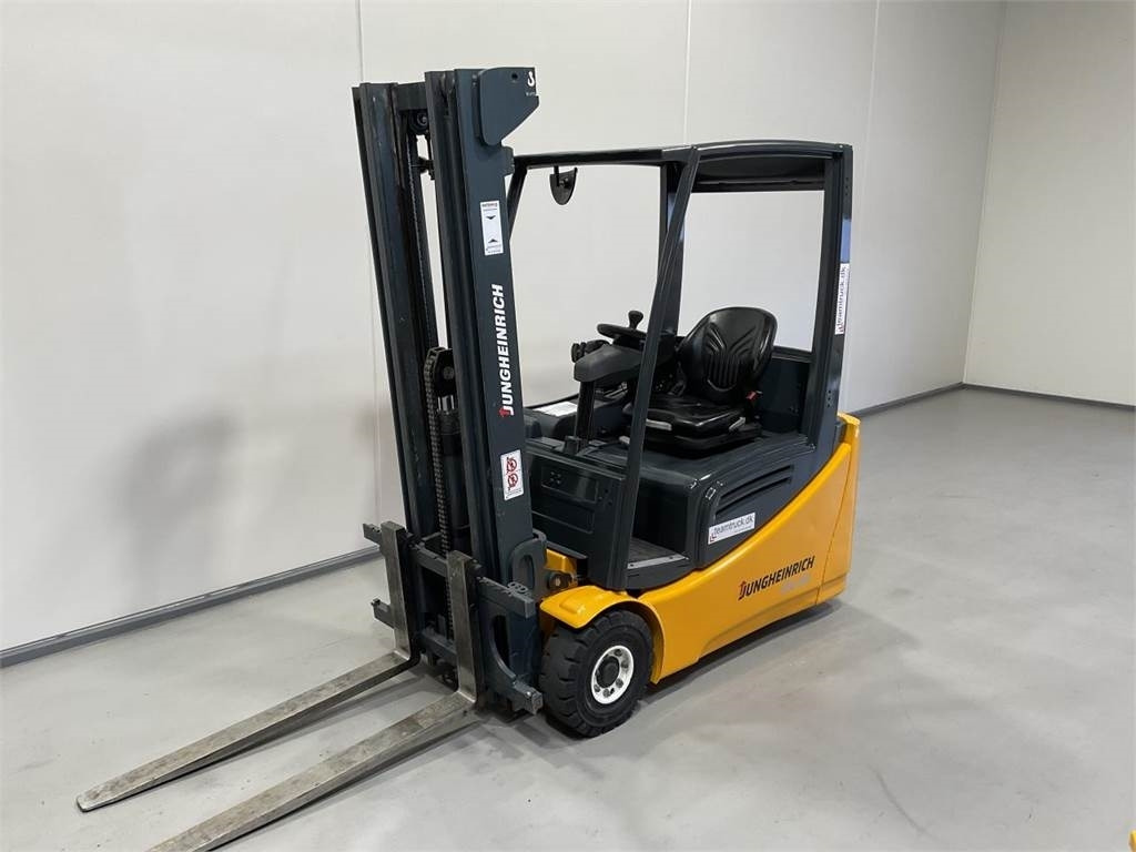 Jungheinrich EFG 216 - Elektromos targonca: 4 kép. Jungheinrich EFG 216 - Elektromos targonca: 4 kép.