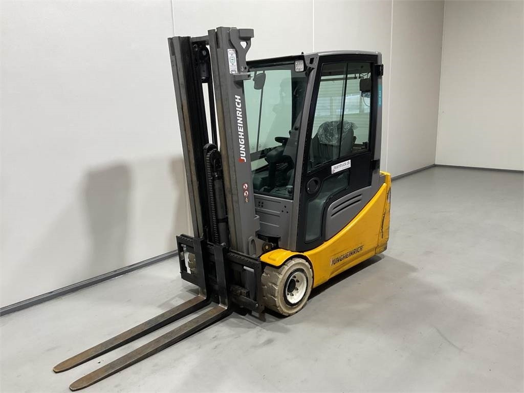 Jungheinrich EFG 220 - Elektromos targonca: 4 kép. Jungheinrich EFG 220 - Elektromos targonca: 4 kép.