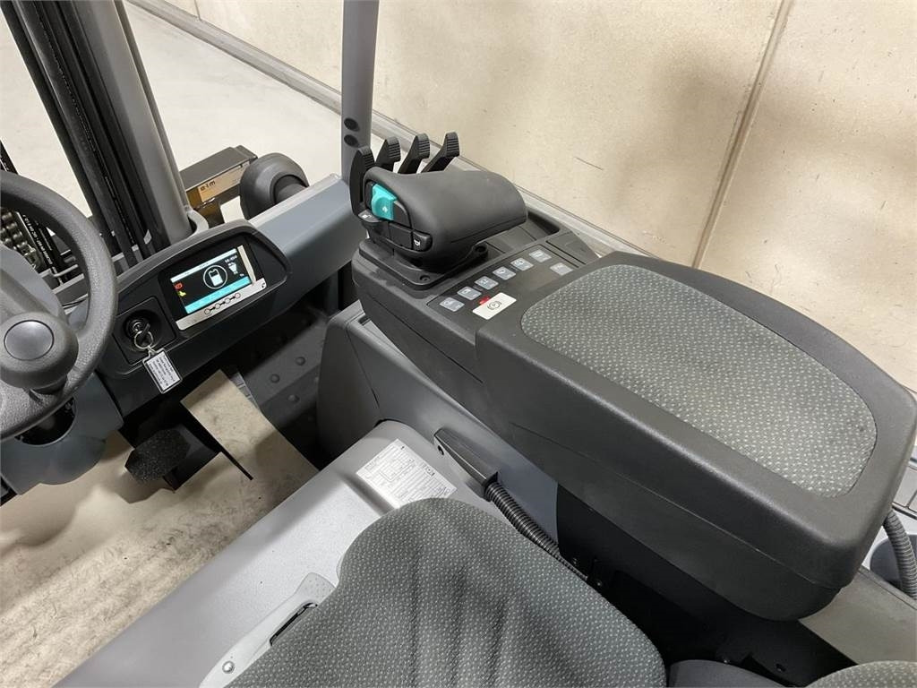 Jungheinrich EFG 318 - Elektromos targonca: 5 kép. Jungheinrich EFG 318 - Elektromos targonca: 5 kép.