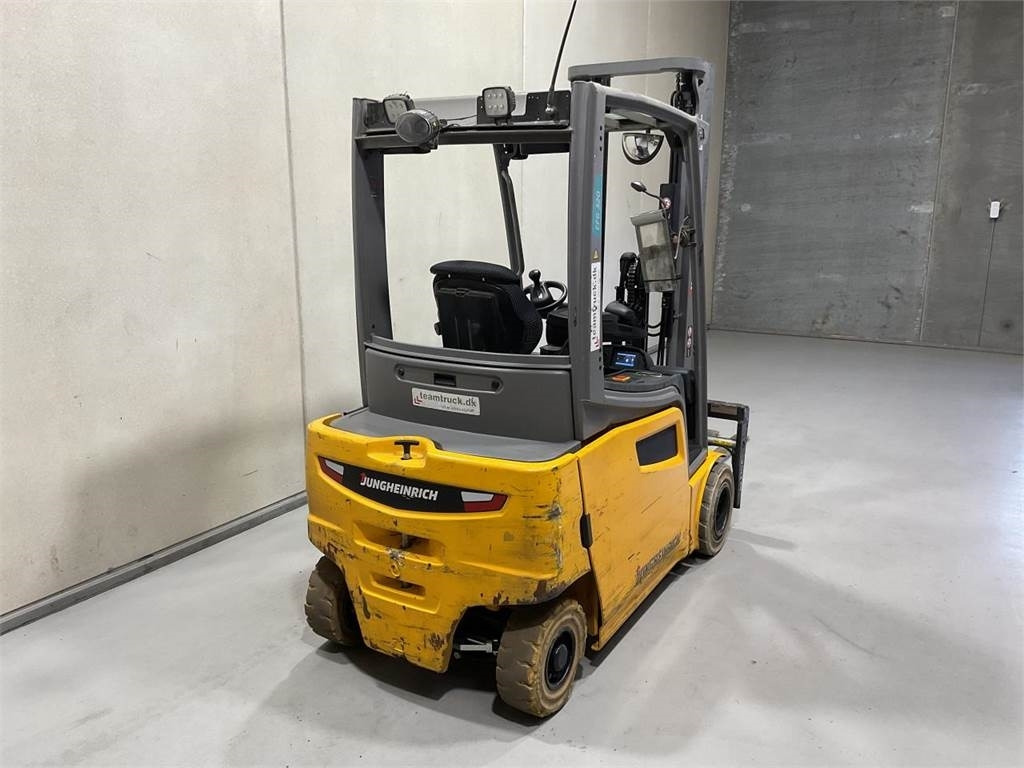 Jungheinrich EFG 320 - Elektromos targonca: 2 kép. Jungheinrich EFG 320 - Elektromos targonca: 2 kép.