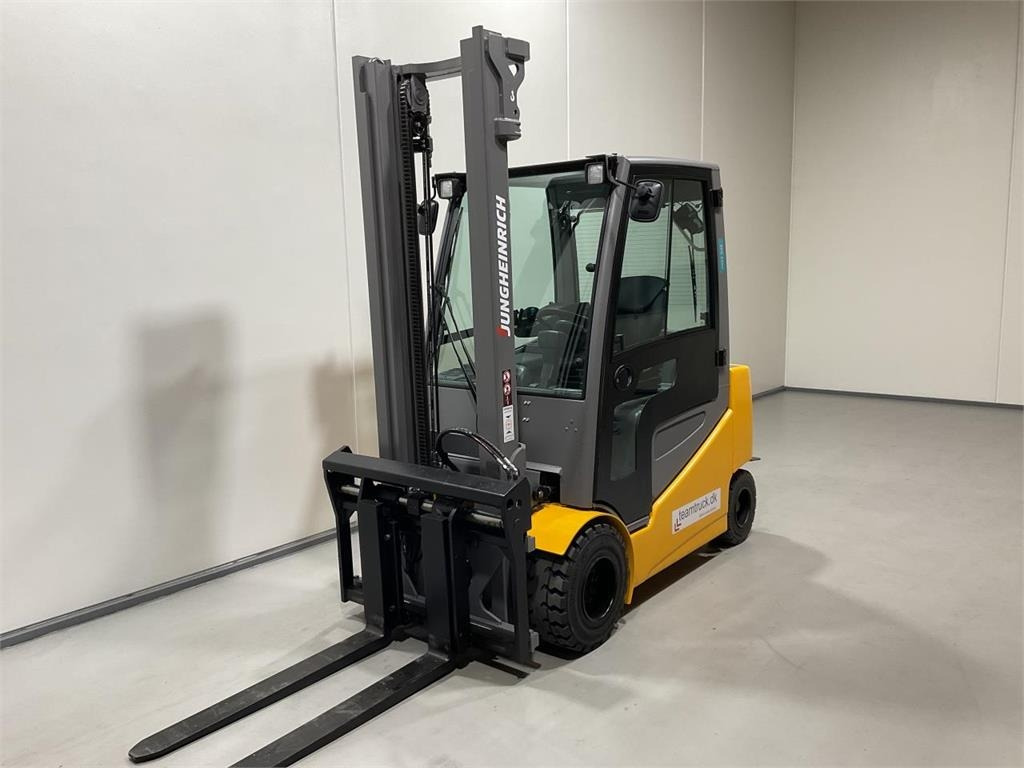 Jungheinrich EFG S30 - Elektromos targonca: 4 kép. Jungheinrich EFG S30 - Elektromos targonca: 4 kép.