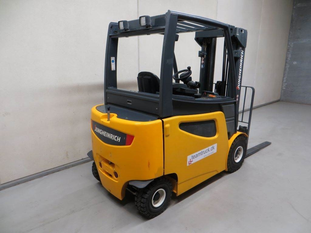 Jungheinrich EFG425K - Elektromos targonca: 4 kép. Jungheinrich EFG425K - Elektromos targonca: 4 kép.