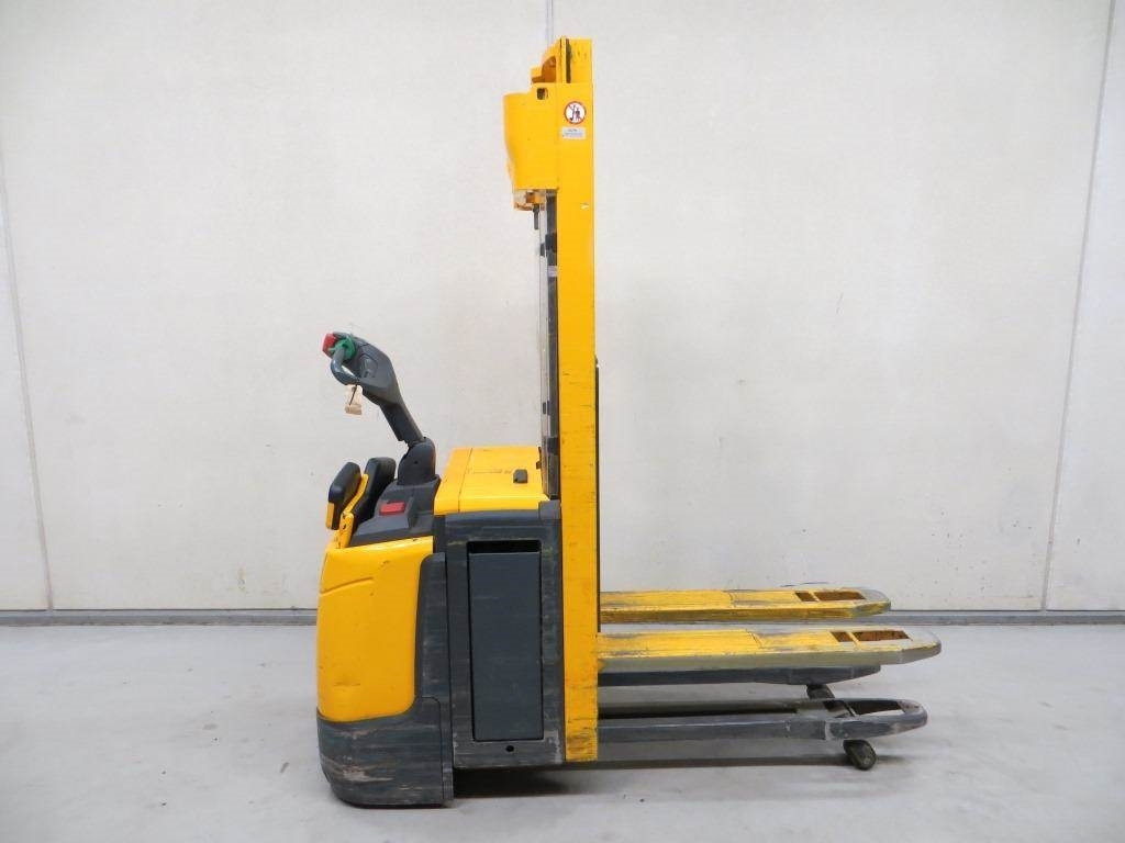 Jungheinrich ERC 212Z - Emelőtargoncá: 1 kép. Jungheinrich ERC 212Z - Emelőtargoncá: 1 kép.