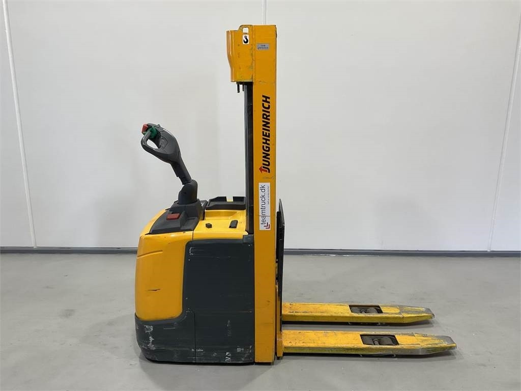 Jungheinrich ERC 214 - Emelőtargoncá: 1 kép. Jungheinrich ERC 214 - Emelőtargoncá: 1 kép.