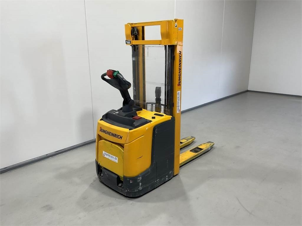 Jungheinrich ERC 214 - Emelőtargoncá: 2 kép. Jungheinrich ERC 214 - Emelőtargoncá: 2 kép.