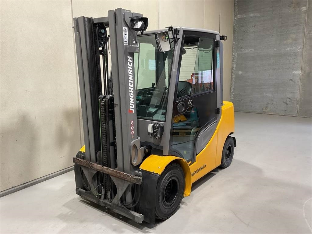 Jungheinrich TFG 430S - Gázüzemű targonca: 4 kép. Jungheinrich TFG 430S - Gázüzemű targonca: 4 kép.