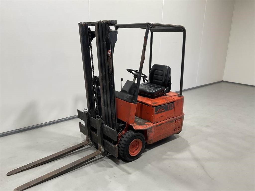 Linde E12 - Elektromos targonca: 4 kép. Linde E12 - Elektromos targonca: 4 kép.