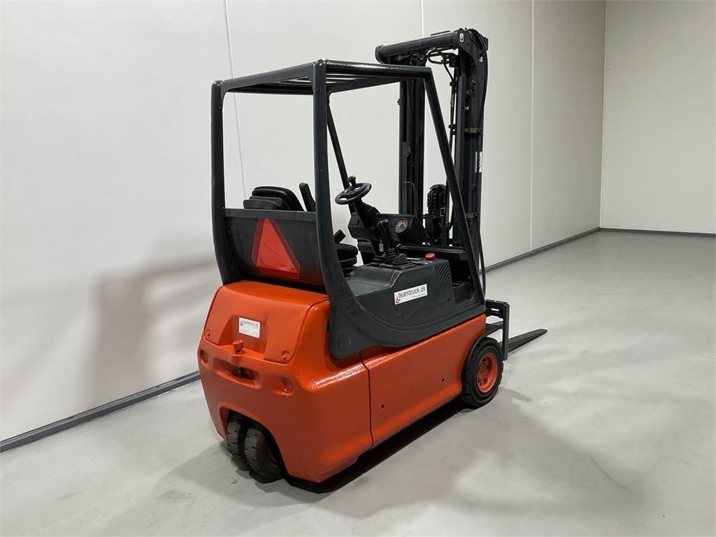 Linde E16 - Elektromos targonca: 2 kép. Linde E16 - Elektromos targonca: 2 kép.
