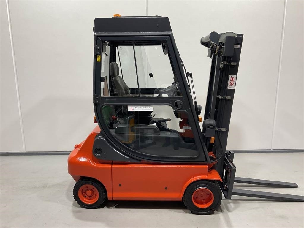 Linde E20P-02 - Elektromos targonca: 1 kép. Linde E20P-02 - Elektromos targonca: 1 kép.