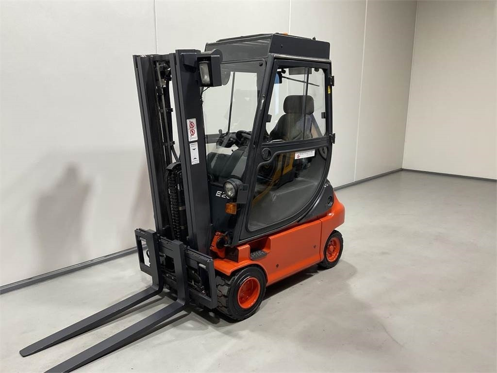Linde E20P-02 - Elektromos targonca: 4 kép. Linde E20P-02 - Elektromos targonca: 4 kép.