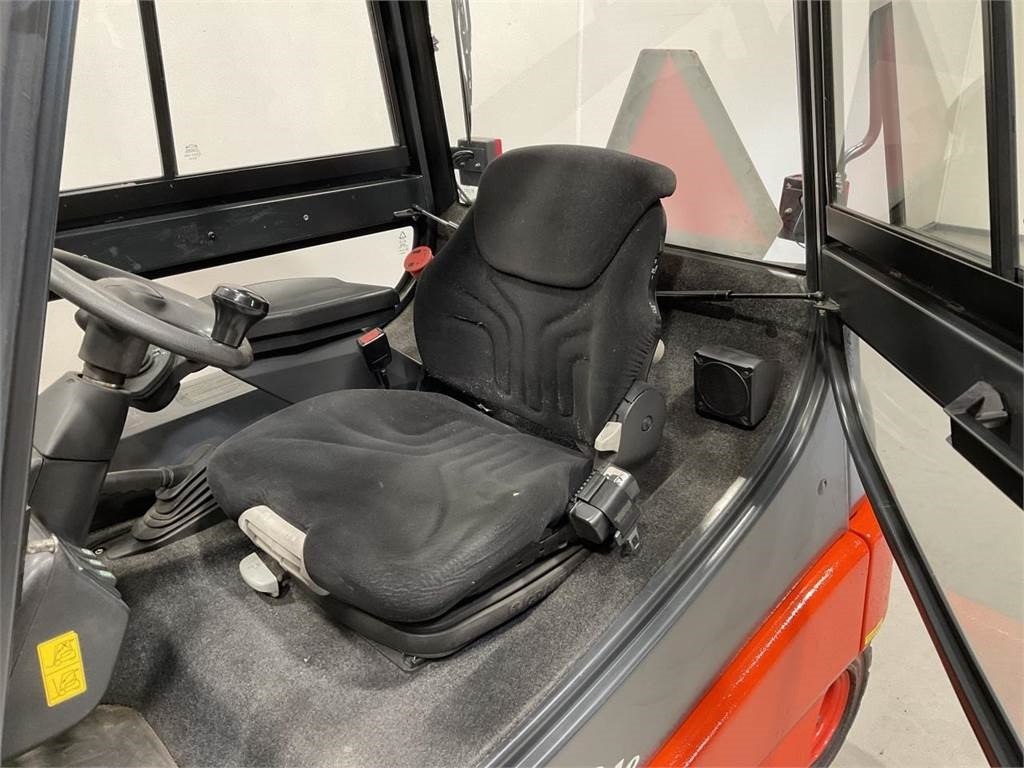 Linde E25P - 02 - Elektromos targonca: 5 kép. Linde E25P - 02 - Elektromos targonca: 5 kép.