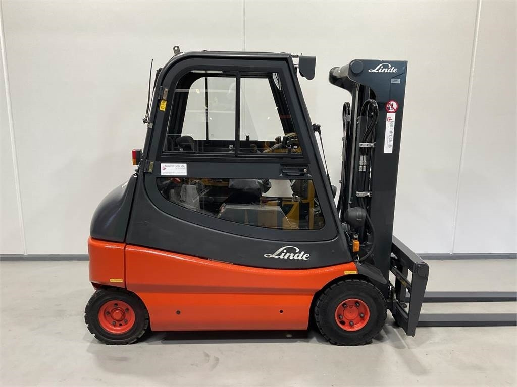 Linde E25P - 02 - Elektromos targonca: 1 kép. Linde E25P - 02 - Elektromos targonca: 1 kép.