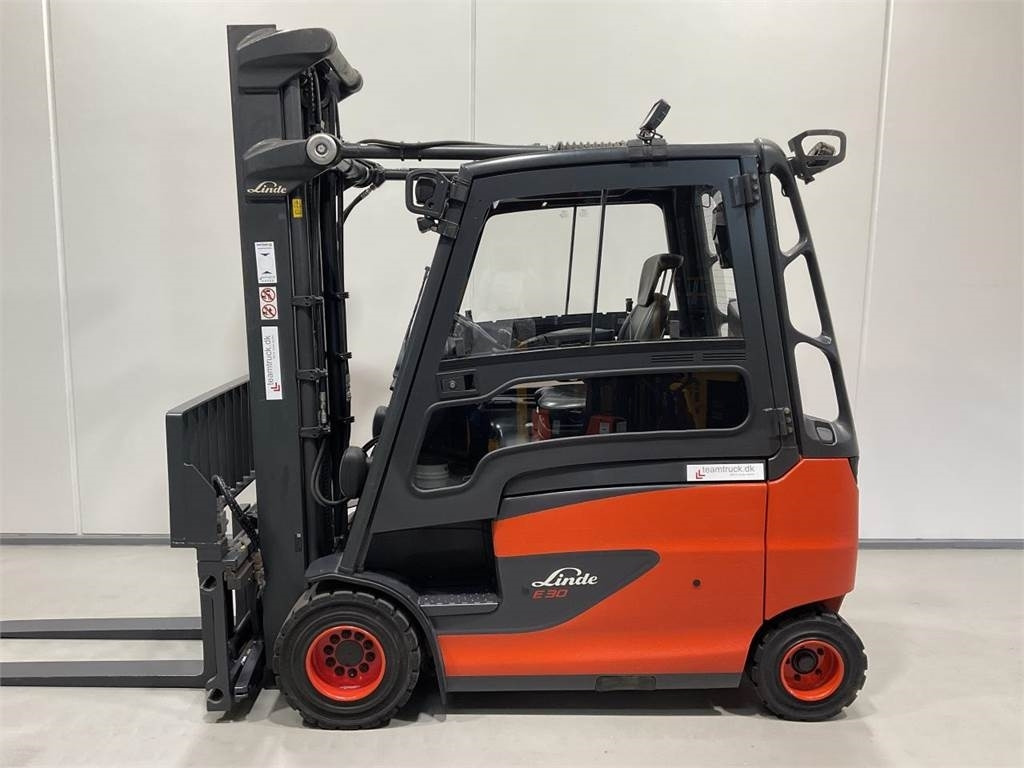 Linde E30/600-02 - Elektromos targonca: 3 kép. Linde E30/600-02 - Elektromos targonca: 3 kép.