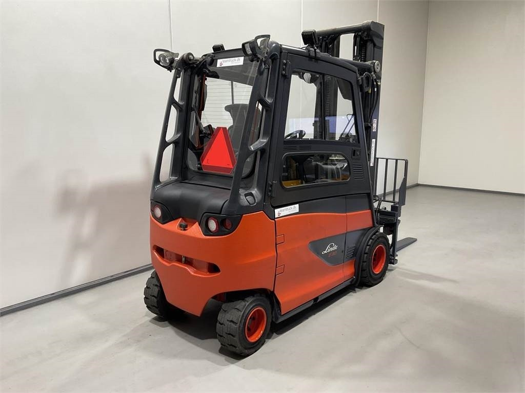 Linde E30/600-02 - Elektromos targonca: 2 kép. Linde E30/600-02 - Elektromos targonca: 2 kép.