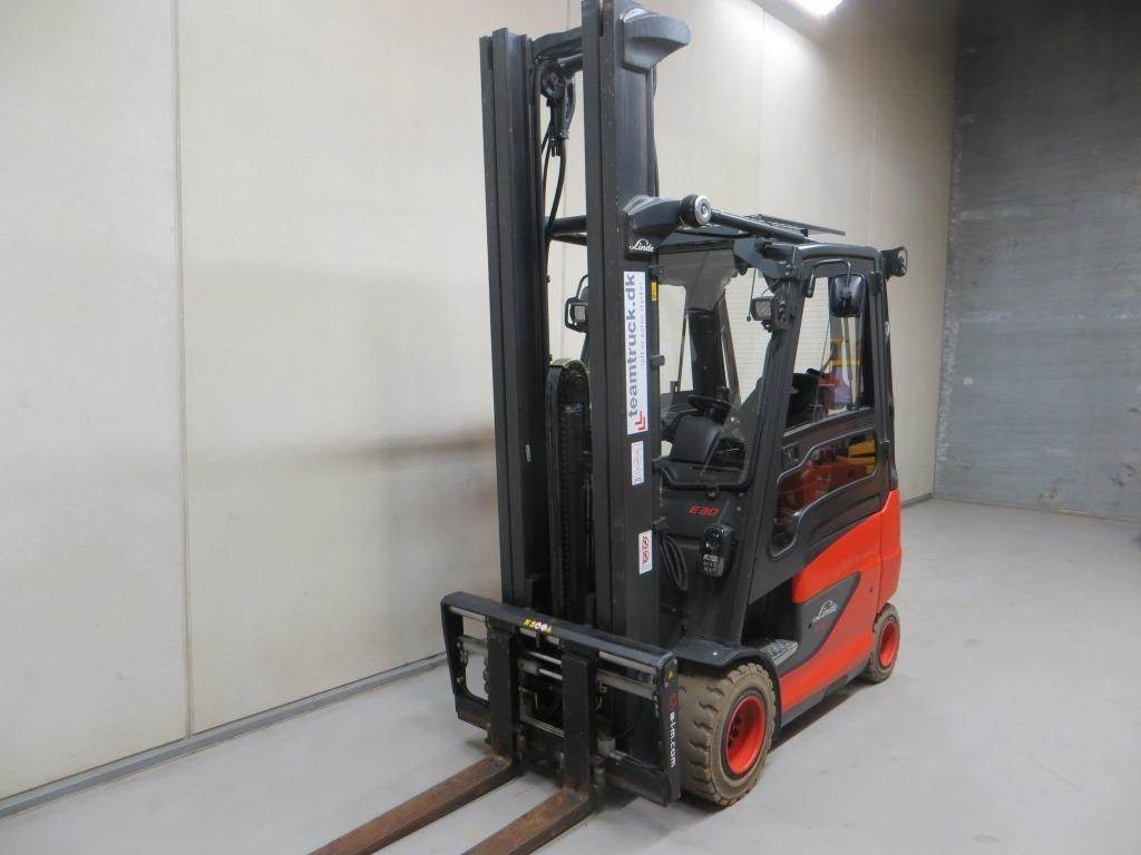 Linde E30H-01/600 - Elektromos targonca: 3 kép. Linde E30H-01/600 - Elektromos targonca: 3 kép.