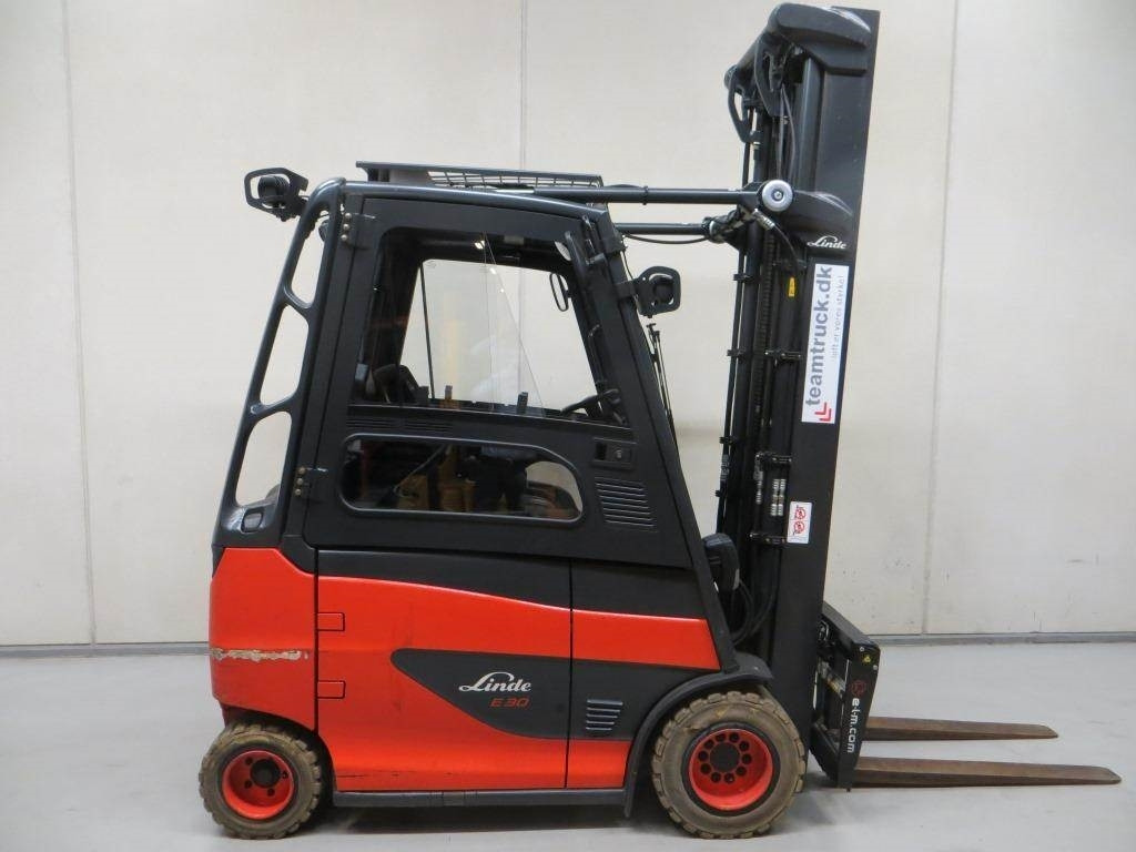 Linde E30H-01/600 - Elektromos targonca: 1 kép. Linde E30H-01/600 - Elektromos targonca: 1 kép.