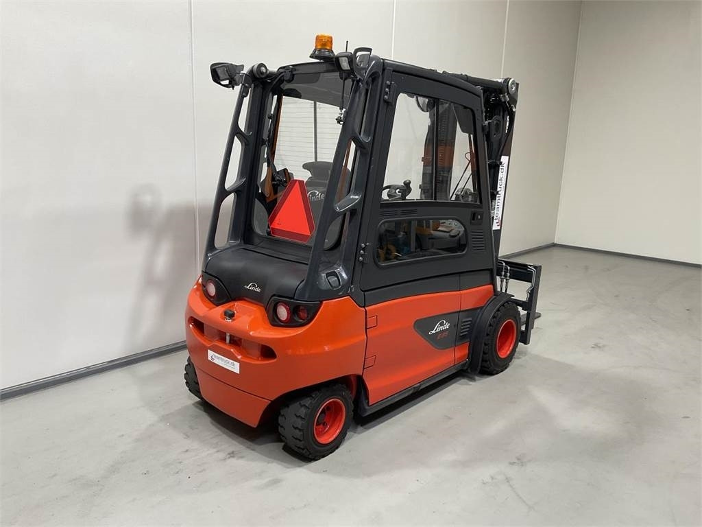 Linde E35L-01 - Elektromos targonca: 2 kép. Linde E35L-01 - Elektromos targonca: 2 kép.