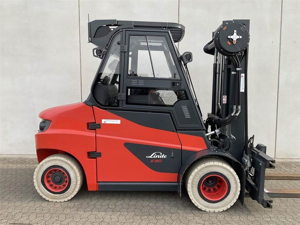 Linde E80-01/900 - Elektromos targonca: 1 kép. Linde E80-01/900 - Elektromos targonca: 1 kép.