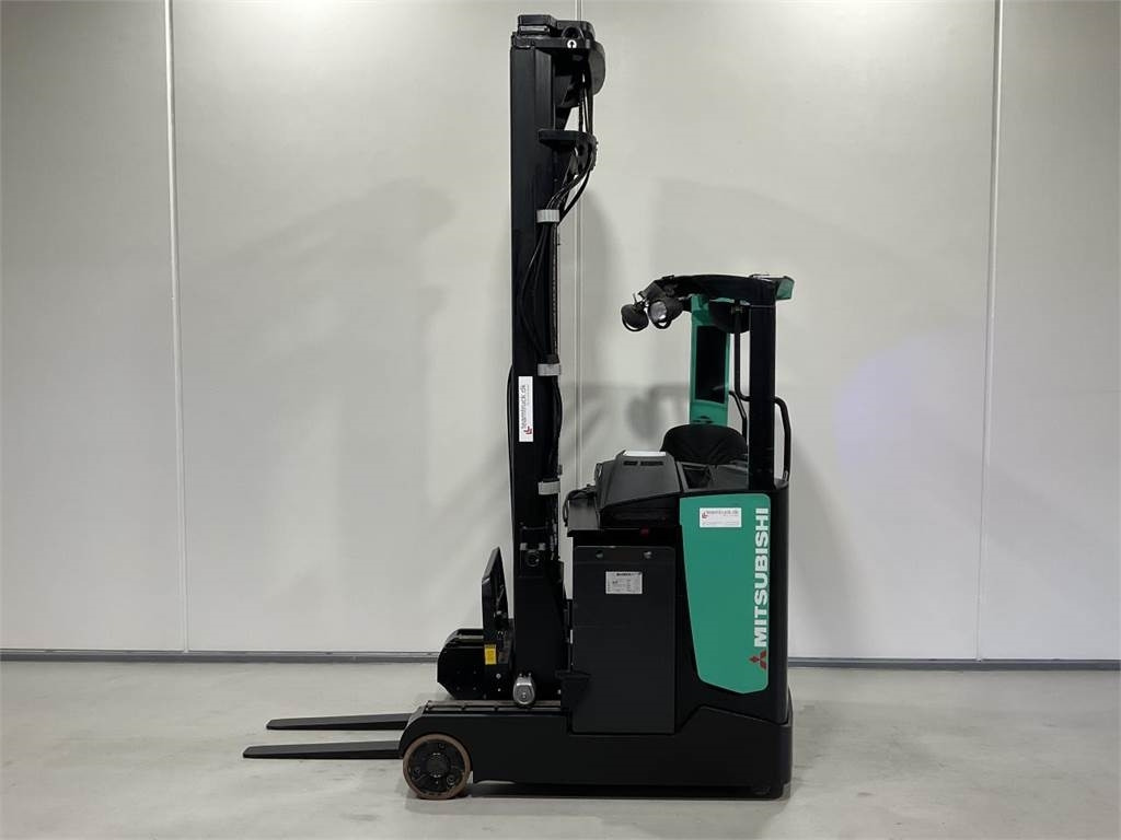 Mitsubishi RB16NH - Tolóoszlopos targoncá: 3 kép. Mitsubishi RB16NH - Tolóoszlopos targoncá: 3 kép.