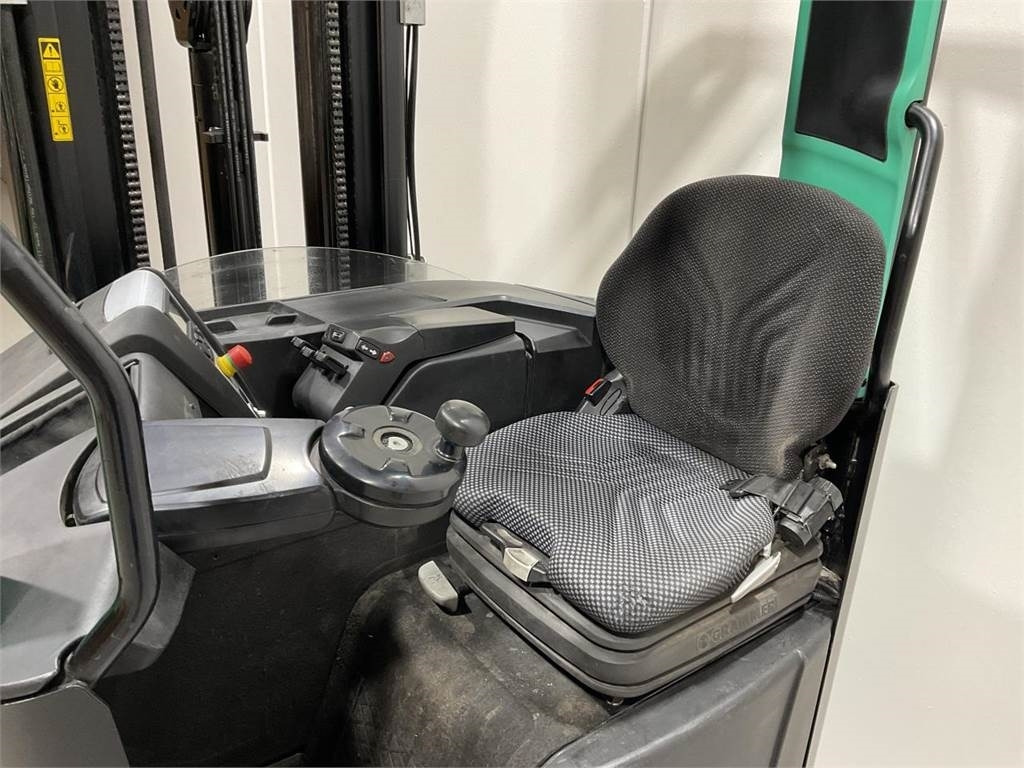 Mitsubishi RB16NH - Tolóoszlopos targoncá: 5 kép. Mitsubishi RB16NH - Tolóoszlopos targoncá: 5 kép.