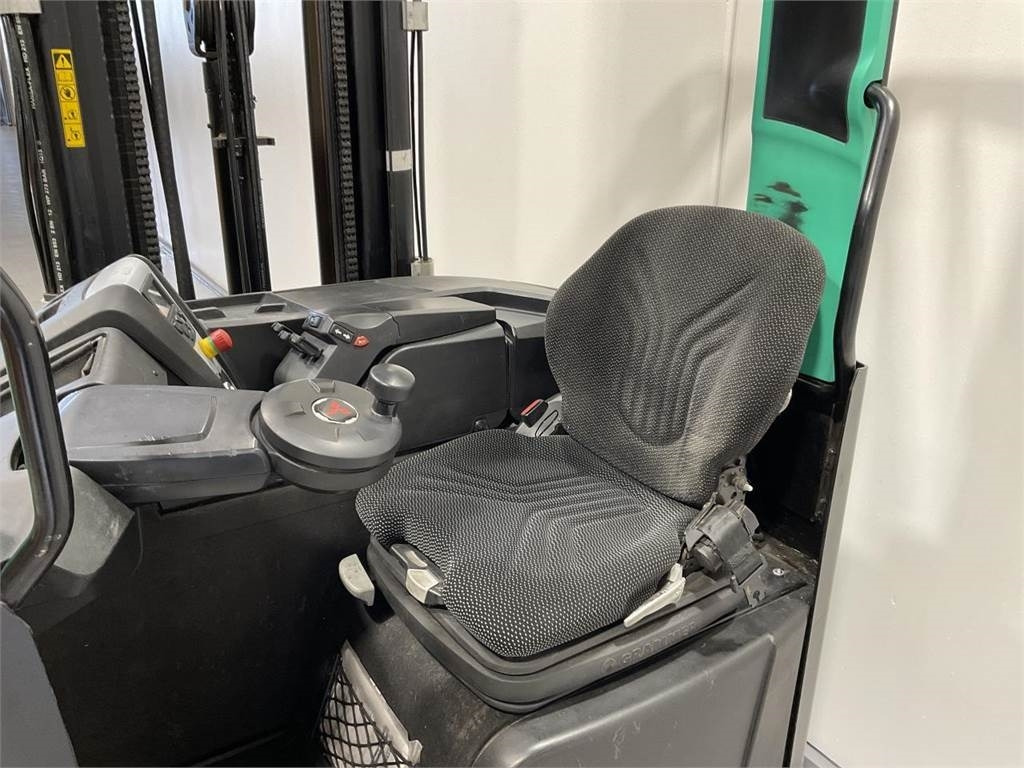 Mitsubishi RB16NH - Tolóoszlopos targoncá: 5 kép. Mitsubishi RB16NH - Tolóoszlopos targoncá: 5 kép.