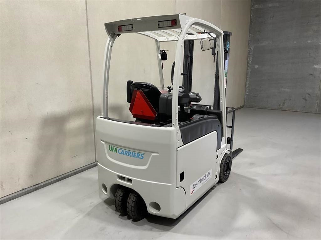 Nissan TX3-16 - Elektromos targonca: 2 kép. Nissan TX3-16 - Elektromos targonca: 2 kép.
