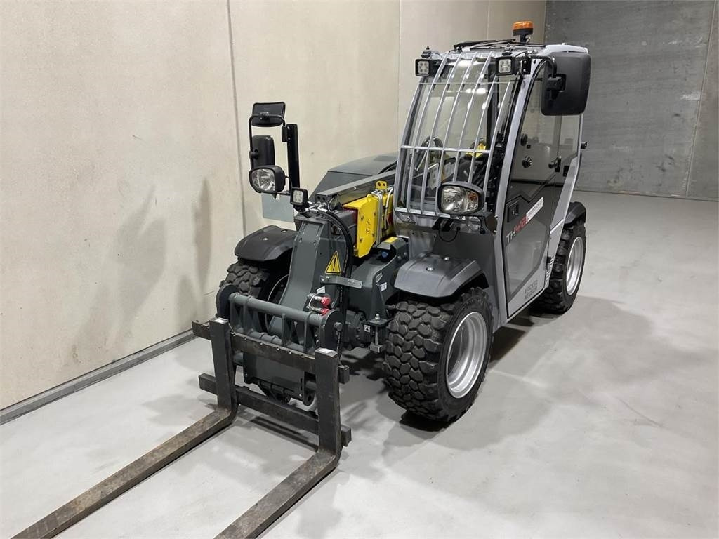 Wacker Neuson TH412  - Teleszkópos emelő: 4 kép. Wacker Neuson TH412  - Teleszkópos emelő: 4 kép.