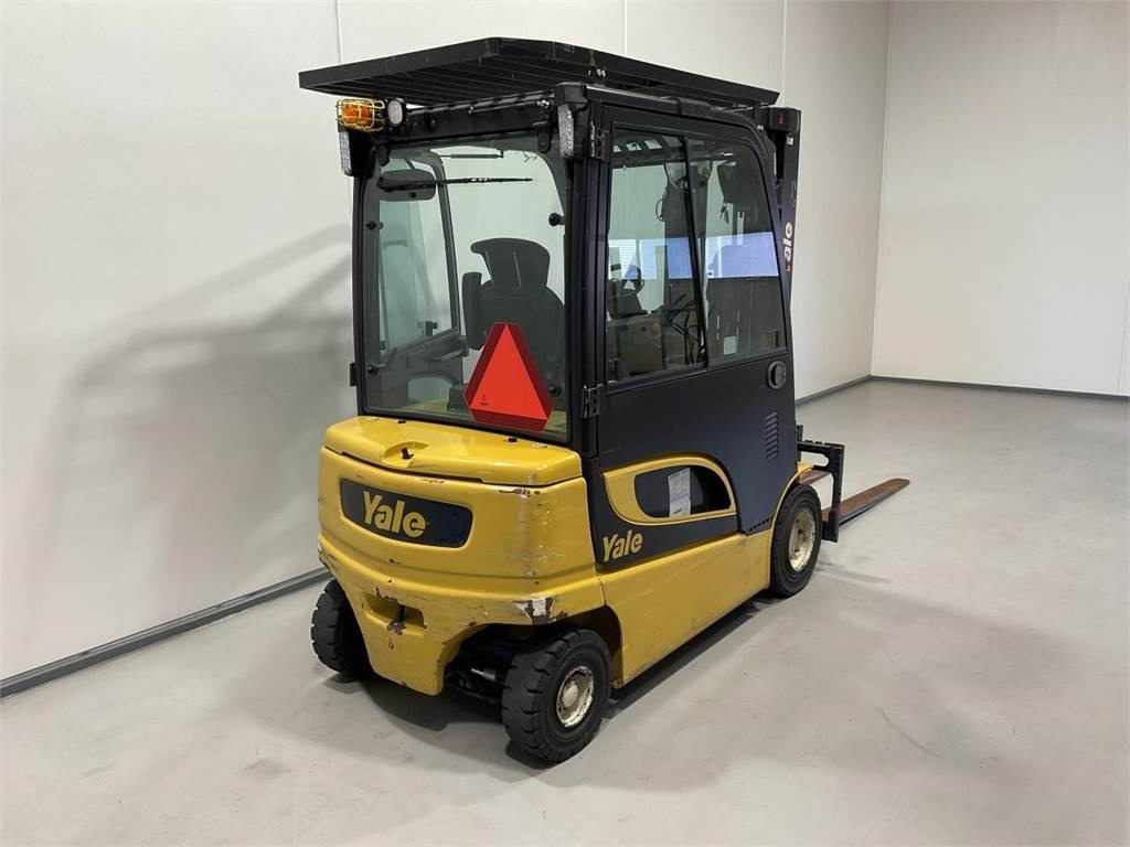 Yale ERP30VL - Elektromos targonca: 2 kép. Yale ERP30VL - Elektromos targonca: 2 kép.