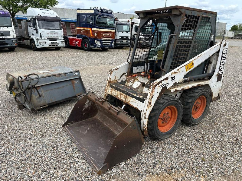 Bobcat 553 - Mini homlokrakodó: 1 kép. Bobcat 553 - Mini homlokrakodó: 1 kép.