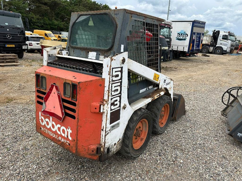 Bobcat 553 - Mini homlokrakodó: 4 kép. Bobcat 553 - Mini homlokrakodó: 4 kép.