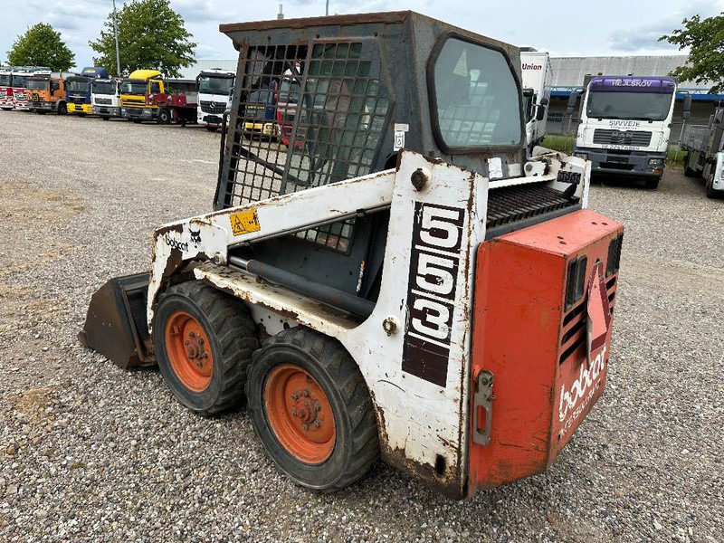 Bobcat 553 - Mini homlokrakodó: 5 kép. Bobcat 553 - Mini homlokrakodó: 5 kép.