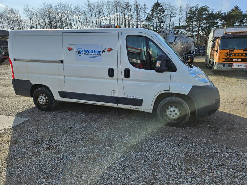 Citroën Jumper 30 2,2 HDi 130 Box - Kis furgon: 4 kép. Citroën Jumper 30 2,2 HDi 130 Box - Kis furgon: 4 kép.