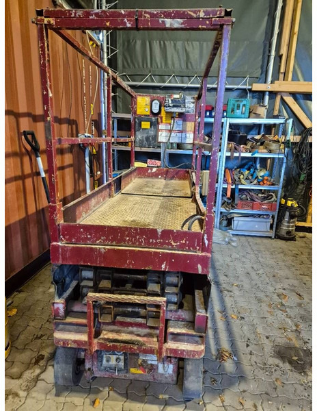 Grove 6-10 meter 2 persons lift - Ollós emelő: 3 kép. Grove 6-10 meter 2 persons lift - Ollós emelő: 3 kép.