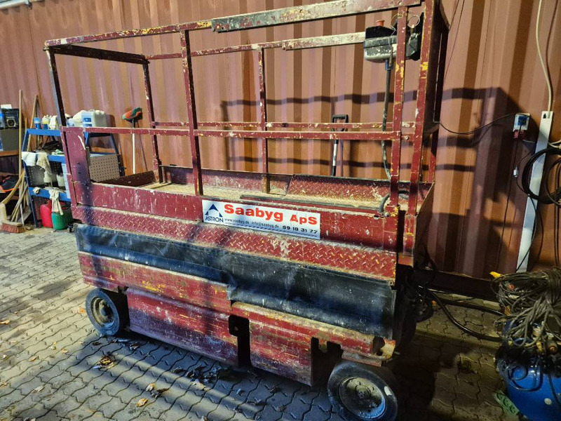 Grove 6-10 meter 2 persons lift - Ollós emelő: 1 kép. Grove 6-10 meter 2 persons lift - Ollós emelő: 1 kép.