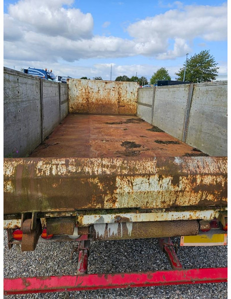 KEL-BERG 2 axle // wire // 3-way tip // radiocontrol - Pótkocsi cserefelépítményes: 4 kép. KEL-BERG 2 axle // wire // 3-way tip // radiocontrol - Pótkocsi cserefelépítményes: 4 kép.