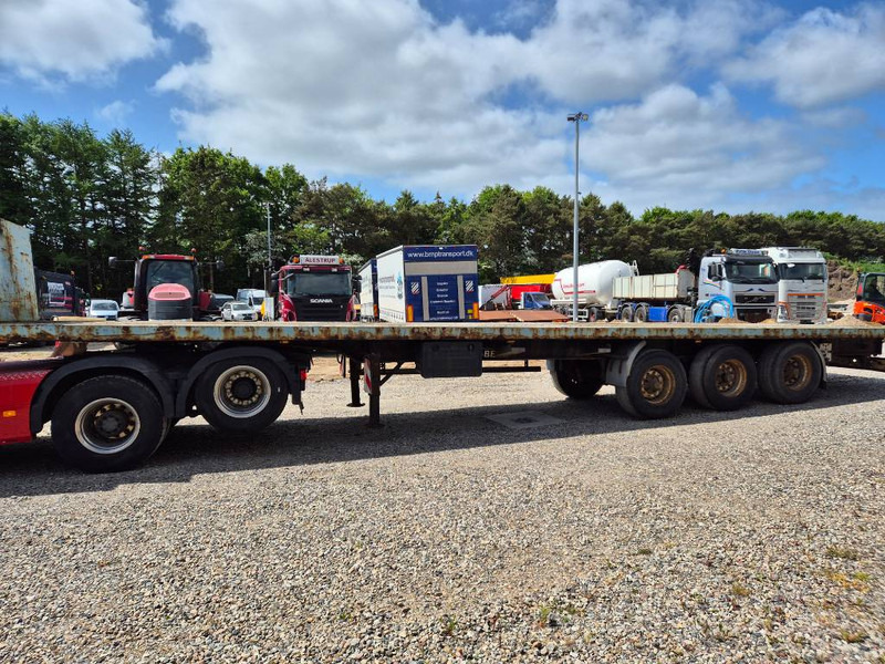 KEL-BERG Heavy load trailer - Platós félpótkocsi: 2 kép. KEL-BERG Heavy load trailer - Platós félpótkocsi: 2 kép.