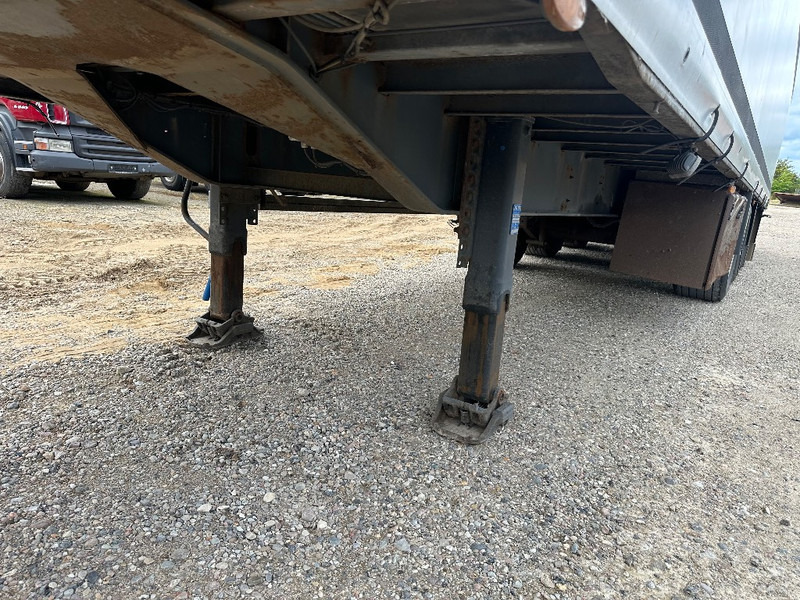 Lecitrailer Mega trailer with hydraulic roof / Poultry trailer - Félpótkocsi állatszállító: 3 kép. Lecitrailer Mega trailer with hydraulic roof / Poultry trailer - Félpótkocsi állatszállító: 3 kép.