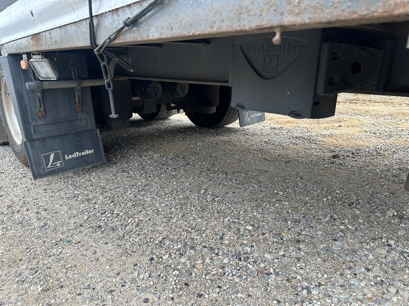 Lecitrailer Mega trailer with hydraulic roof / Poultry trailer - Félpótkocsi állatszállító: 5 kép. Lecitrailer Mega trailer with hydraulic roof / Poultry trailer - Félpótkocsi állatszállító: 5 kép.