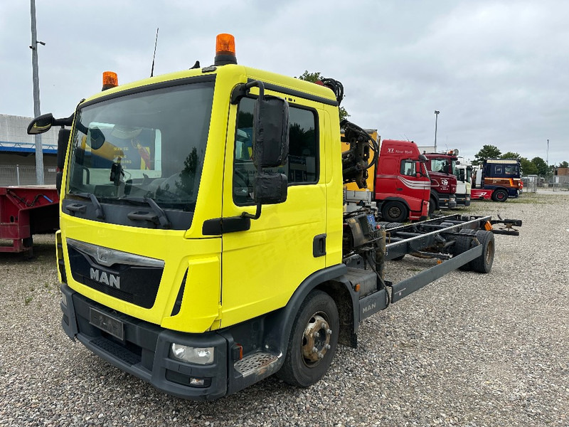 MAN TGL 12.220 with Crane HMF 735K2 - Darus autó: 1 kép. MAN TGL 12.220 with Crane HMF 735K2 - Darus autó: 1 kép.