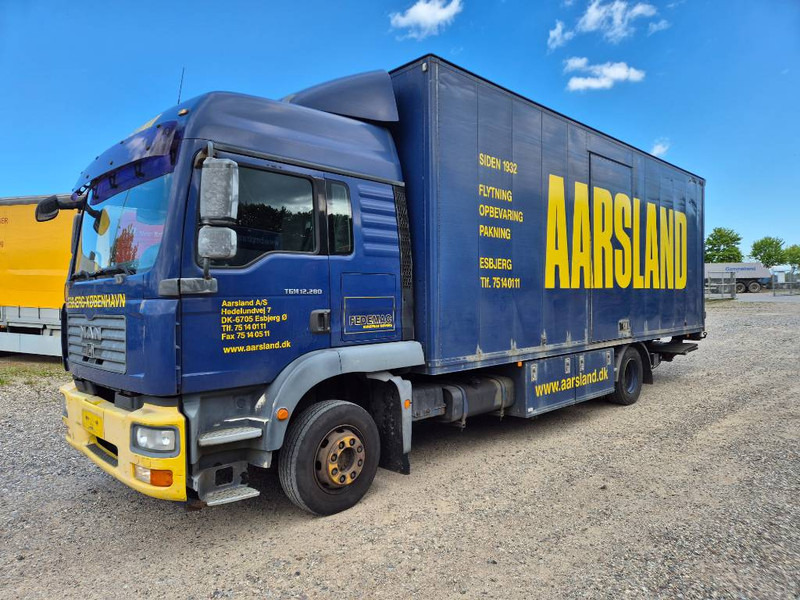 MAN TGM 12.280 // Lift // Sideopening - Dobozos felépítményű teherautó: 1 kép. MAN TGM 12.280 // Lift // Sideopening - Dobozos felépítményű teherautó: 1 kép.