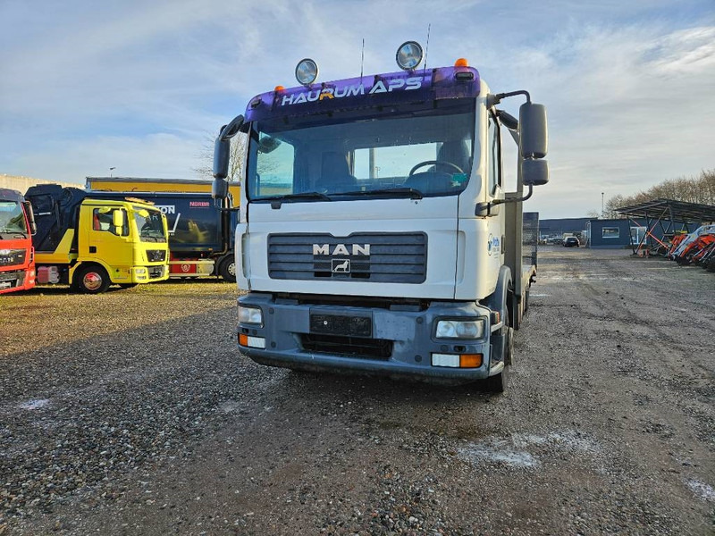 MAN TGM 15.280 // Machinetransport // Autotransporter - Autószállító teherautó: 2 kép. MAN TGM 15.280 // Machinetransport // Autotransporter - Autószállító teherautó: 2 kép.